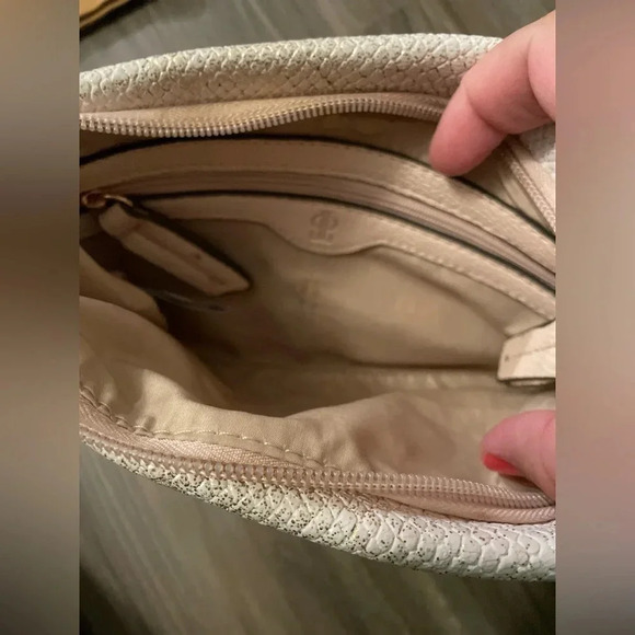 Jennifer Lopez Cream and Pink Textured Clutch with Elegant Strap - Picture 4 of 8